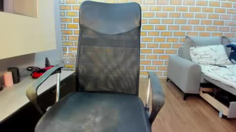 Anna   online show from April 2026 04:33:02 PM