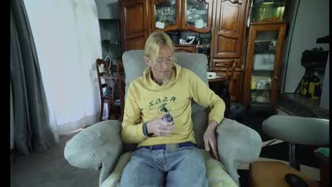 Snapshot of 00jeff31 chatting on January 2026 08:28:02 AM jeff online show from January 2026 08:28:02 AM