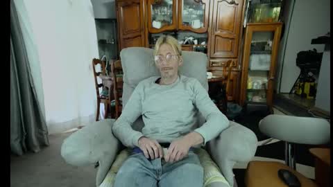 Snapshot of 00jeff31 chatting on January 2026 08:19:01 AM jeff online show from January 2026 08:19:01 AM