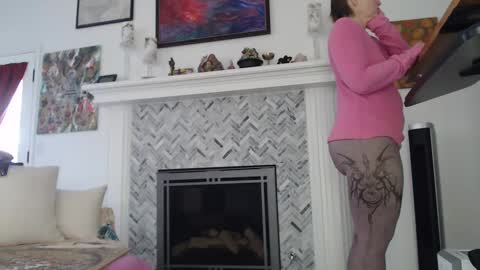 Snapshot of 11willowandjohn11 chatting on January 2025 09:11:02 PM Aurora Willows online show from January 2025 09:11:02 PM