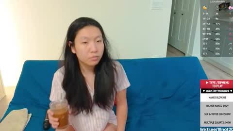 Snapshot of 18not20 chatting on November 2025 12:54:01 AM Tong Ralph online show from November 2025 12:54:01 AM