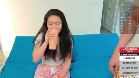 Snapshot of 18not20 chatting on December 2025 01:14:01 AM Tong Ralph online show from December 2025 01:14:01 AM