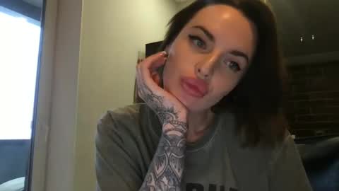 Snapshot of 1dove chatting on December 2024 12:49:01 PM DOVE online show from December 2024 12:49:01 PM