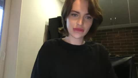 Snapshot of 1dove chatting on December 2024 01:06:01 PM DOVE online show from December 2024 01:06:01 PM