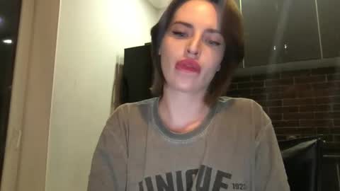 Snapshot of 1dove chatting on December 2024 03:31:02 PM DOVE online show from December 2024 03:31:02 PM