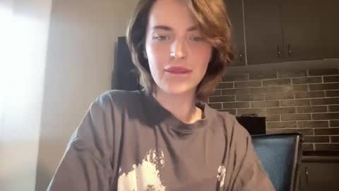 Snapshot of 1dove chatting on February 2025 01:58:01 PM DOVE online show from February 2025 01:58:01 PM