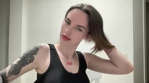 Snapshot of 1dove chatting on September 2025 06:54:01 PM DOVE online show from September 2025 06:54:01 PM