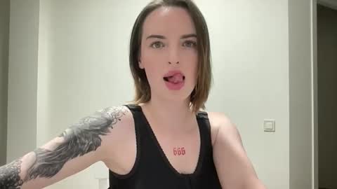 Snapshot of 1dove chatting on September 2025 06:23:02 PM DOVE online show from September 2025 06:23:02 PM