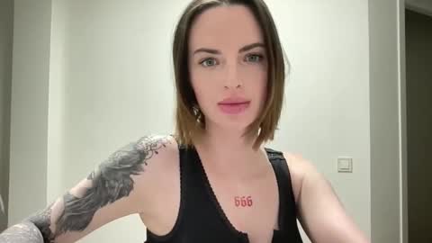 Snapshot of 1dove chatting on October 2025 05:33:02 PM DOVE online show from October 2025 05:33:02 PM