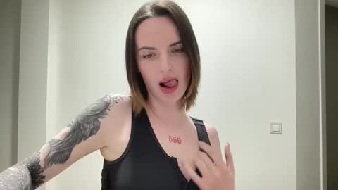 Snapshot of 1dove chatting on October 2025 09:12:02 PM DOVE online show from October 2025 09:12:02 PM