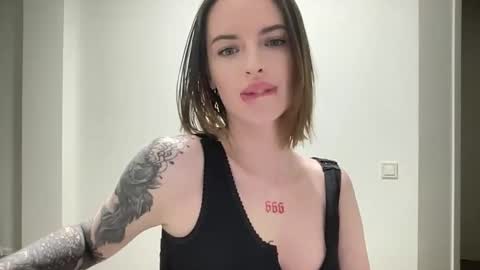 Snapshot of 1dove chatting on October 2025 06:08:02 PM DOVE online show from October 2025 06:08:02 PM