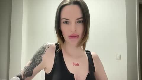 Snapshot of 1dove chatting on October 2025 08:20:02 PM DOVE online show from October 2025 08:20:02 PM