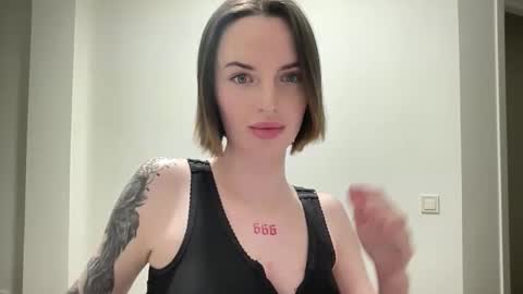 Snapshot of 1dove chatting on October 2025 06:52:01 PM DOVE online show from October 2025 06:52:01 PM