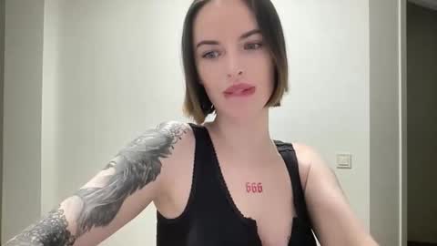 Snapshot of 1dove chatting on October 2025 08:20:02 PM DOVE online show from October 2025 08:20:02 PM