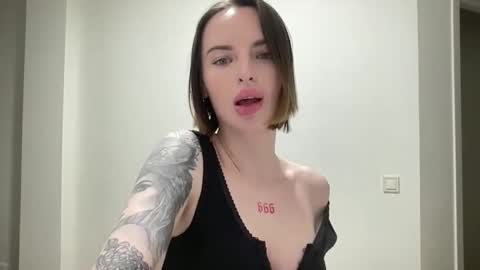 Snapshot of 1dove chatting on October 2025 08:09:02 PM DOVE online show from October 2025 08:09:02 PM