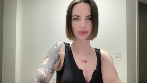 Snapshot of 1dove chatting on October 2025 09:05:02 PM DOVE online show from October 2025 09:05:02 PM