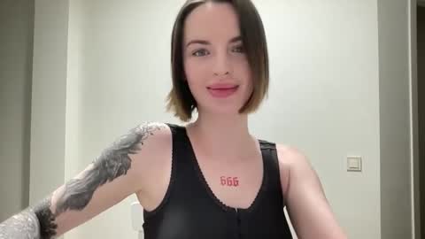 Snapshot of 1dove chatting on November 2025 09:48:02 PM DOVE online show from November 2025 09:48:02 PM