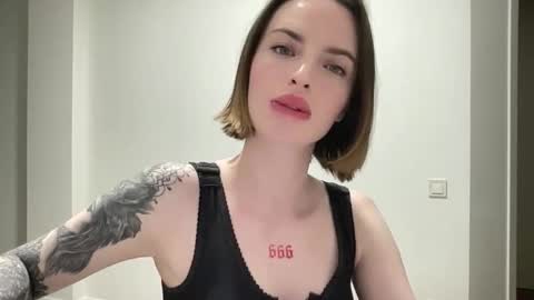 Snapshot of 1dove chatting on November 2025 05:24:01 PM DOVE online show from November 2025 05:24:01 PM