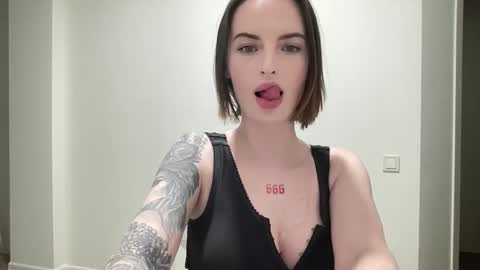 DOVE online show from November 2025 09:05:02 PM