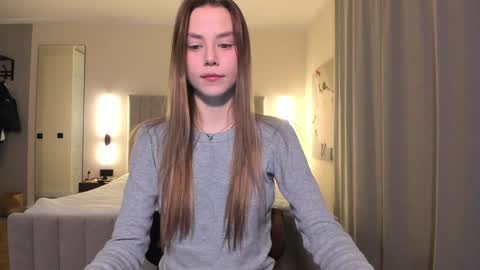 Lily 3 online show from December 2024 06:54:02 PM