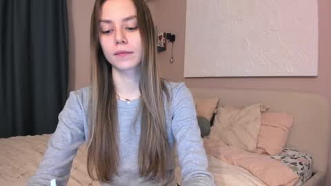 Lily 3 online show from December 2024 08:49:02 PM