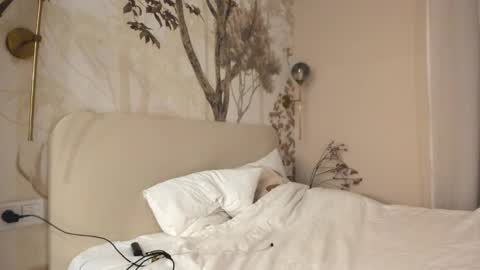 Lily 3 online show from September 2025 04:17:01 PM