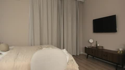 Lily 3 online show from September 2025 06:57:02 PM