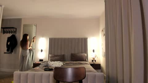 Lily 3 online show from September 2025 06:57:01 PM