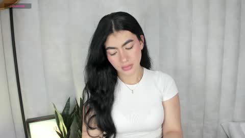 Snapshot of 1m_emily chatting on November 2025 09:37:02 PM . online show from November 2025 09:37:02 PM