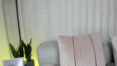 Snapshot of 1m_emily chatting on November 2025 09:41:02 PM . online show from November 2025 09:41:02 PM