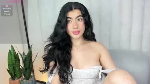 Snapshot of 1m_emily chatting on November 2025 12:13:01 AM . online show from November 2025 12:13:01 AM