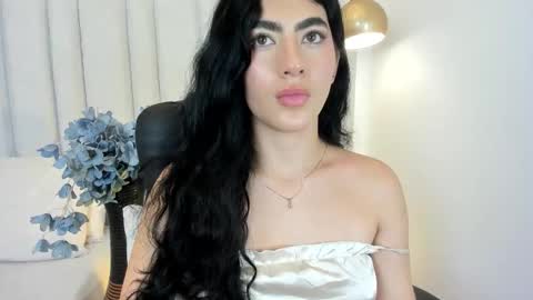 Snapshot of 1m_emily chatting on March 2026 09:43:01 PM . online show from March 2026 09:43:01 PM