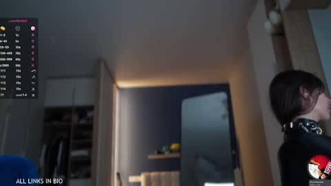 Snapshot of 1mari_01 chatting on February 2025 07:35:01 PM Marie online show from February 2025 07:35:01 PM