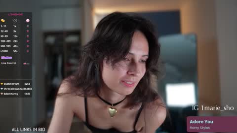 Snapshot of 1mari_01 chatting on September 2025 06:22:01 PM Marie online show from September 2025 06:22:01 PM