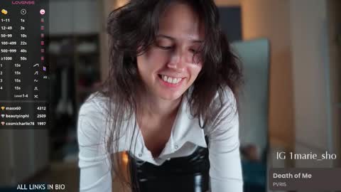 Snapshot of 1mari_01 chatting on October 2025 06:30:01 PM Marie online show from October 2025 06:30:01 PM