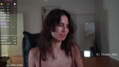 Snapshot of 1mari_01 chatting on November 2025 06:29:02 PM Marie online show from November 2025 06:29:02 PM