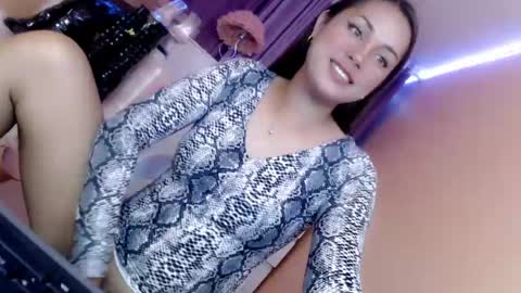 Snapshot of 1miracle_tranny chatting on May 2026 06:33:01 AM 1miracle_tranny online show from May 2026 06:33:01 AM
