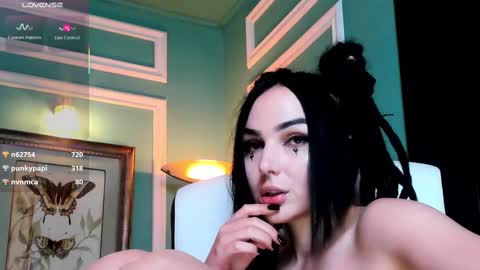 Moona  online show from February 2025 06:11:01 PM