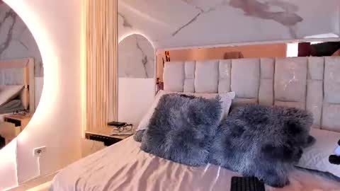 Luisa online show from June 2026 06:17:01 PM
