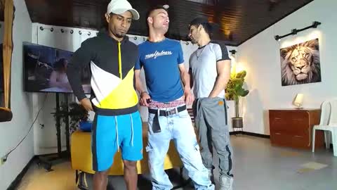 Snapshot of 1pushman chatting on April 2026 11:44:02 AM pushman online show from April 2026 11:44:02 AM