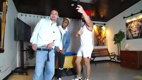 Snapshot of 1pushman chatting on April 2026 11:51:02 AM pushman online show from April 2026 11:51:02 AM