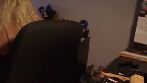 Snapshot of 1xtrahornyone chatting on December 2024 01:47:02 AM Susan online show from December 2024 01:47:02 AM