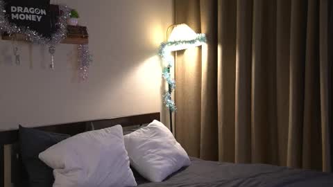 Snapshot of 2girls_1dream chatting on December 2025 06:41:02 AM Elley online show from December 2025 06:41:02 AM