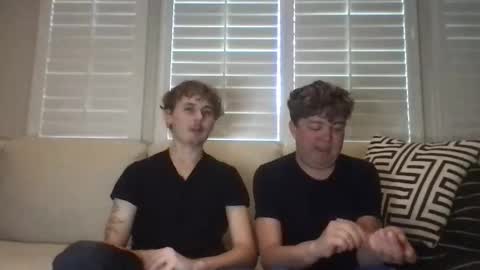 Snapshot of 2hungboys chatting on April 2026 09:09:02 PM Roommates online show from April 2026 09:09:02 PM