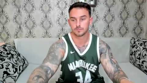 2sexymuscles online show from June 2026 07:55:02 PM