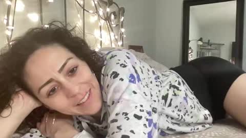 Snapshot of 420kc_couple chatting on May 2026 08:27:01 PM KC420Couple online show from May 2026 08:27:01 PM
