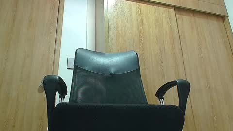 7lu7_ online show from October 2025 09:26:02 PM