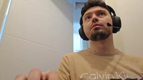 8inchdude93 online show from May 2026 08:08:02 AM