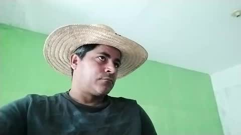 Snapshot of 9vinhocamshow chatting on December 2024 11:42:02 AM 9vinhocamshow online show from December 2024 11:42:02 AM