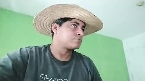 Snapshot of 9vinhocamshow chatting on January 2025 11:54:02 AM 9vinhocamshow online show from January 2025 11:54:02 AM